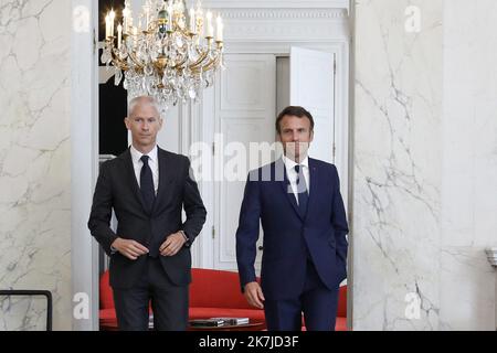 @ Pool/ Stephane Lemouton/Maxppp, Frankreich, Paris, 2022/06/22 Le président Emmanuel Macron reçoit Franck Riester, président du parti Agir, au palais de l'Elysée à Paris le 22 juin 2022 Stockfoto