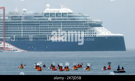 ©PHOTOPQR/NICE MATIN/Patrice Lapoirie ; Cannes ; 22/06/2022 ; Manifestations écologiques greenpeace Plage Cannes Cannes, Frankreich , juni 22. 2022 Greenpeace Protest for ecology on the Cannes Bay Stockfoto