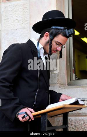 Eine orthodoxe Yeshiva im Geula-Viertel in Jerusalem, Israel. Stockfoto