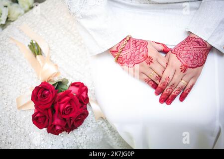 Malaiisches Brauthenna, wunderschön und einzigartig geschnitzt. Selektiver Fokus. Stockfoto