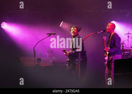 ©Olivier Donnars / Le Pictorium/MAXPPP - Paris 19/06/2022 Olivier Donnars / Le Pictorium - 19/6/2022 - Frankreich / Paris - Le Chanteur Matthieu Chedid alias -M- sur la grande scene du Festival Solidays 2022. Apres deux ans d'absence pour cause de crise sanitaire, le Festival a explose son record de frequentation avec plus de 247 000 festivaliers. / 19/6/2022 - Frankreich / Paris - Le chanteur Matthieu Chedid alias -M- sur la grande scene du Festival Solidays 2022. Apres deux ans d'absence pour cause de crise sanitaire, le Festival a explose son record de frequentation avec plus de 247 000 festivalier Stockfoto