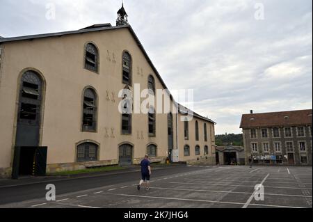 ©PHOTOPQR/L'EST REPUBLICAIN/ALEXANDRE MARCHI ; BACCARAT ; 20/06/2022 ; ARTISANAT DE LUXE - CRISTALLERIE DE BACCARAT - CRISTAL - MOF - MAF - AUSNAHME - SAVOIR FAIRE FRANCAIS. Baccarat 20 juin 2022. La Manufacture de la cristallerie de Baccarat. FOTO Alexandre MARCHI. - Baccarat, Nordostfrankreich, juni 2022 Baccarat Kristall, feine Glaskunst Stockfoto