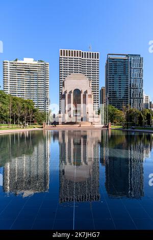 Das ANZAC Memorial und Reflecting Pool im Hyde Park in Sydney, Australien Stockfoto