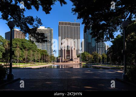 Das ANZAC Memorial und Reflecting Pool im Hyde Park in Sydney, Australien Stockfoto