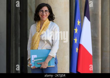 ©Julien Mattia / Le Pictorium/MAXPPP - Paris 05/07/2022 Julien Mattia / Le Pictorium - 5/7/2022 - Frankreich / Ile-de-France / Paris - Rima ABDUL-MALAK, Ministre de la Culture en sortie du Conseil des Ministres, A Paris le 04 Juillet 2022 / 5/7/2022 - Frankreich / Ile-de-France (Region) / Paris - Rima ABDUL-MALAK, Kulturministerin beim Austritt aus dem Ministerrat, am 04. Juli 2022 in Paris Stockfoto