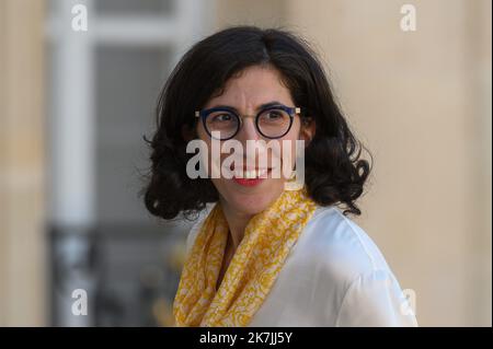 ©Julien Mattia / Le Pictorium/MAXPPP - Paris 05/07/2022 Julien Mattia / Le Pictorium - 5/7/2022 - Frankreich / Ile-de-France / Paris - Rima ABDUL-MALAK, Ministre de la Culture en sortie du Conseil des Ministres, A Paris le 04 Juillet 2022 / 5/7/2022 - Frankreich / Ile-de-France (Region) / Paris - Rima ABDUL-MALAK, Kulturministerin beim Austritt aus dem Ministerrat, am 04. Juli 2022 in Paris Stockfoto