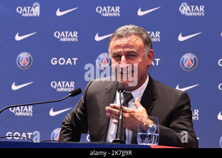 ©PHOTOPQR/LE PARISIEN/Fred Dugit ; Paris ; 05/07/2022 ; Sports Parc des Princes (Paris XVIe), le 05 juillet 2022 Conférence de Presse et intronisation du nouvel entraineur du Paris Saint Germain Christophe Galtier Photo LP / Fred Dugit - Paris, Frankreich, pressekonferenz zum neuen Trainer des französischen Fußballvereins PSG vom 5. 2022. juli Stockfoto