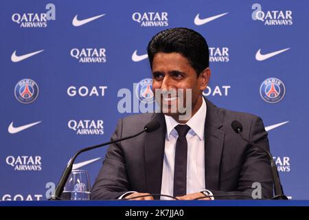 ©PHOTOPQR/LE PARISIEN/Fred Dugit ; Paris ; 05/07/2022 ; Sports Parc des Princes (Paris XVIe), le 05 juillet 2022 Conférence de Presse et intronisation du nouvel entraineur du Paris Saint Germain ChristopheGaltier Nasser al-Khelaïfi Président du PSG Photo LP / Fred Dugit - Paris, Frankreich, juli 5. 2022 Pressekonferenz für den neuen Trainer des französischen Fußballvereins PSG Stockfoto