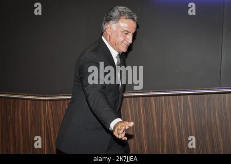 ©PHOTOPQR/LE PARISIEN/Fred Dugit ; Paris ; 05/07/2022 ; Sports Parc des Princes (Paris XVIe), le 05 juillet 2022 Conférence de Presse et intronisation du nouvel entraineur du Paris Saint Germain Christophe Galtier en présence du président du PSG Juli 5. 2022 Fußball : Paris, Frankreich, pressekonferenz vom juli 5. 2022 für den neuen Trainer des französischen Fußballvereins PSG, ChristopheGaltier Stockfoto