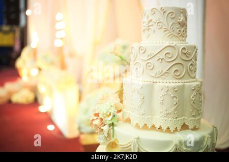 Hochzeitstorte. Selektiver Fokus. Speicherplatz kopieren. Stockfoto
