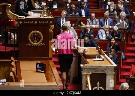 ©PHOTOPQR/LE PARISIEN/olivier corsan ; Paris ; 06/07/2022 ; Paris, Frankreich, le 6 Juillet 2022. La première ministre Elisabeth trug eine prononcé devant l'Assemblée Nationale son discours de politique générale. Foto : LP / Olivier Corsan - die französische Premierministerin Elisabeth Borne hielt am 06. Juli 2022 eine Rede vor dem Parlament in der Nationalversammlung in Paris, Frankreich. Borne skizziert in ihrer ersten Rede vor dem Parlament die politischen Prioritäten der Regierung. Stockfoto