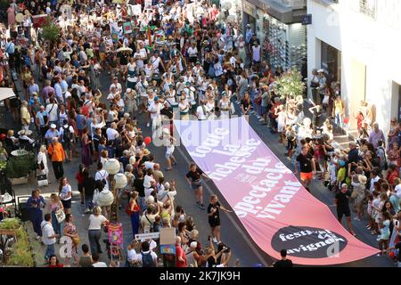 ©PHOTOPQR/LA PROVENCE/SOUILLARD Bruno ; Avignon ; 06/07/2022 ; Grande Parade d' ouverture du Festival off d'Avignon - Avignon , Frankreich , juli 6. 2022 Theater Festival Avignon off Parade Stockfoto