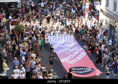 ©PHOTOPQR/LA PROVENCE/SOUILLARD Bruno ; Avignon ; 06/07/2022 ; Grande Parade d' ouverture du Festival off d'Avignon - Avignon , Frankreich , juli 6. 2022 Theater Festival Avignon off Parade Stockfoto