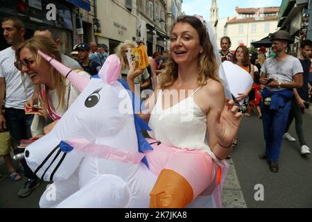 ©PHOTOPQR/LA PROVENCE/SOUILLARD Bruno ; Avignon ; 06/07/2022 ; Grande Parade d' ouverture du Festival off d'Avignon - Avignon , Frankreich , juli 6. 2022 Theater Festival Avignon off Parade Stockfoto