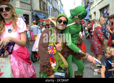 ©PHOTOPQR/LA PROVENCE/SOUILLARD Bruno ; Avignon ; 06/07/2022 ; Grande Parade d' ouverture du Festival off d'Avignon - Avignon , Frankreich , juli 6. 2022 Theater Festival Avignon off Parade Stockfoto