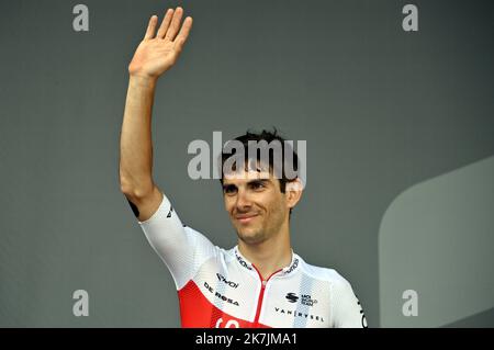 ©PHOTOPQR/L'EST REPUBLICAIN/ALEXANDRE MARCHI ; BINCHE ; 07/07/2022 ; SPORT - CYCLISME - TOUR DE FRANCE 2022 - 109 EME EDITION - TDF - 6 EME ETAPE - BINCHE - LONGWY - ABFAHRT. Binche (Belgique) 7 juillet 2022. Guillaume MARTIN. FOTO Alexandre MARCHI. - Die Ausgabe 109. des Radrennens der Tour de France findet vom 01. Bis 24. Juli 2022 statt - - Stockfoto