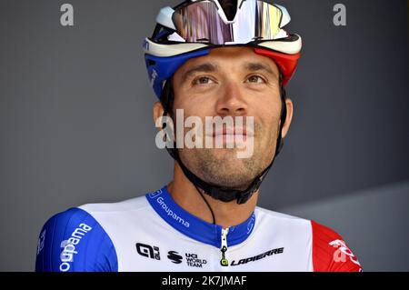 ©PHOTOPQR/L'EST REPUBLICAIN/ALEXANDRE MARCHI ; BINCHE ; 07/07/2022 ; SPORT - CYCLISME - TOUR DE FRANCE 2022 - 109 EME EDITION - TDF - 6 EME ETAPE - BINCHE - LONGWY - ABFAHRT. Binche (Belgique) 7 juillet 2022. Thibaut PINOT. FOTO Alexandre MARCHI. - Die Ausgabe 109. des Radrennens der Tour de France findet vom 01. Bis 24. Juli 2022 statt - - Stockfoto