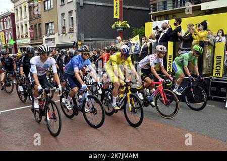 ©PHOTOPQR/L'EST REPUBLICAIN/ALEXANDRE MARCHI ; BINCHE ; 07/07/2022 ; SPORT - CYCLISME - TOUR DE FRANCE 2022 - 109 EME EDITION - TDF - 6 EME ETAPE - BINCHE - LONGWY - ABFAHRT. Binche (Belgique) 7 juillet 2022. Le départ de Binche. FOTO Alexandre MARCHI. - Die Ausgabe 109. des Radrennens der Tour de France findet vom 01. Bis 24. Juli 2022 statt - - Stockfoto