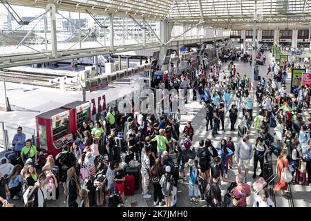 ©Sebastien Muylaert/MAXPPP - 08/07/2022 Illustration de la gare de Lyon un jour de dart en grandes vacances. Paris, 09.07.2022 Stockfoto