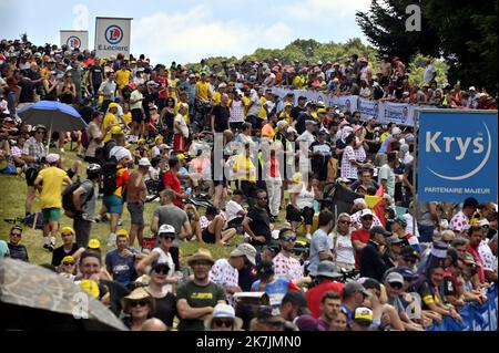 ©PHOTOPQR/L'EST REPUBLICAIN/ALEXANDRE MARCHI ; PLANCHER LES MINES ; 08/07/2022 ; SPORT - CYCLISME - TOUR DE FRANCE 2022 - 109 EME EDITION - TDF - 7 EME ETAPE - TOMBLAINE - LA SUPER PLANCHE DES BELLES FILLES - ARRIVEE. Plancher les Mines 8 juillet 2022. La foule est au Rendez-vous. FOTO Alexandre MARCHI. Die Ausgabe 109. des Radrennens der Tour de France findet vom 01. Bis 24. Juli 2022 statt Stockfoto