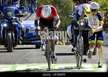 ©PHOTOPQR/L'EST REPUBLICAIN/ALEXANDRE MARCHI ; PLANCHER LES MINES ; 08/07/2022 ; SPORT - CYCLISME - TOUR DE FRANCE 2022 - 109 EME EDITION - TDF - 7 EME ETAPE - TOMBLAINE - LA SUPER PLANCHE DES BELLES FILLES - ARRIVEE. Plancher les Mines 8 juillet 2022. Louis MEINTJES passe la ligne d'arrivée à pied. FOTO Alexandre MARCHI. Die Ausgabe 109. des Radrennens der Tour de France findet vom 01. Bis 24. Juli 2022 statt Stockfoto