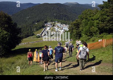 ©PHOTOPQR/L'EST REPUBLICAIN/ALEXANDRE MARCHI ; PLANCHER LES MINES ; 08/07/2022 ; SPORT - CYCLISME - TOUR DE FRANCE 2022 - 109 EME EDITION - TDF - 7 EME ETAPE - TOMBLAINE - LA SUPER PLANCHE DES BELLES FILLES - ARRIVEE. Plancher les Mines 8 juillet 2022. La Plache des Belles Filles depuis la Super Planche. FOTO Alexandre MARCHI. Die Ausgabe 109. des Radrennens der Tour de France findet vom 01. Bis 24. Juli 2022 statt Stockfoto