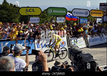 ©PHOTOPQR/L'EST REPUBLICAIN/ALEXANDRE MARCHI ; PLANCHER LES MINES ; 08/07/2022 ; SPORT - CYCLISME - TOUR DE FRANCE 2022 - 109 EME EDITION - TDF - 7 EME ETAPE - TOMBLAINE - LA SUPER PLANCHE DES BELLES FILLES - ARRIVEE. Plancher les Mines 8 juillet 2022. Le Maillot Jaune Tadej POGACar remporte l'étape de la Super Planche des Belles Filles. FOTO Alexandre MARCHI. Die Ausgabe 109. des Radrennens der Tour de France findet vom 01. Bis 24. Juli 2022 statt Stockfoto