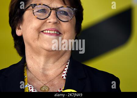 ©PHOTOPQR/L'EST REPUBLICAIN/ALEXANDRE MARCHI ; LILLE ; 06/07/2022 ; SPORT - CYCLISME - TOUR DE FRANCE 2022 - 109 EME EDITION - TDF - 5 EME ETAPE - LILLE - WALLER ARENBERG PORTE DU HENNEGAU. Lille 6 Juillet 2022. Martine AUBRY, maire de Lille. FOTO Alexandre MARCHI. - Die Ausgabe 109. des Radrennens der Tour de France findet vom 01. Bis 24. Juli 2022 statt - Stockfoto