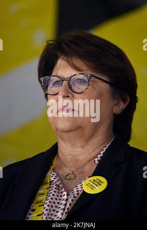 ©PHOTOPQR/L'EST REPUBLICAIN/ALEXANDRE MARCHI ; LILLE ; 06/07/2022 ; SPORT - CYCLISME - TOUR DE FRANCE 2022 - 109 EME EDITION - TDF - 5 EME ETAPE - LILLE - WALLER ARENBERG PORTE DU HENNEGAU. Lille 6 Juillet 2022. Martine AUBRY, maire de Lille. FOTO Alexandre MARCHI. - Die Ausgabe 109. des Radrennens der Tour de France findet vom 01. Bis 24. Juli 2022 statt - Stockfoto