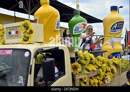 ©PHOTOPQR/L'EST REPUBLICAIN/ALEXANDRE MARCHI ; ARENBERG ; 06/07/2022 ; SPORT - CYCLISME - TOUR DE FRANCE 2022 - 109 EME EDITION - TDF - 5 EME ETAPE - LILLE - WALLER ARENBERG PORTE DU HENNEGAU - ARRIVEE. Arenberg 6 Juillet 2022. La caravane publicaire de l'huile LESIEUR. FOTO Alexandre MARCHI. - Die Ausgabe 109. des Radrennens der Tour de France findet vom 01. Bis 24. Juli 2022 statt - - Stockfoto