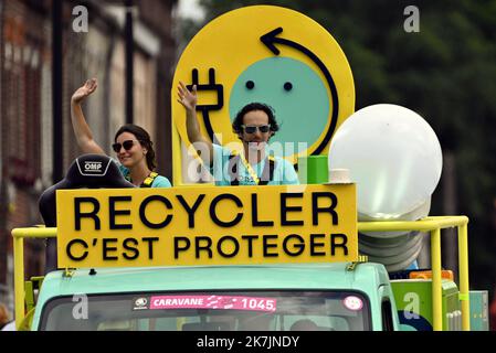 ©PHOTOPQR/L'EST REPUBLICAIN/ALEXANDRE MARCHI ; ARENBERG ; 06/07/2022 ; SPORT - CYCLISME - TOUR DE FRANCE 2022 - 109 EME EDITION - TDF - 5 EME ETAPE - LILLE - WALLER ARENBERG PORTE DU HENNEGAU - ARRIVEE. Arenberg 6 Juillet 2022. La Caravane publicitaire Ecosystem, Recycler, Protéger. FOTO Alexandre MARCHI. - Die Ausgabe 109. des Radrennens der Tour de France findet vom 01. Bis 24. Juli 2022 statt - - Stockfoto