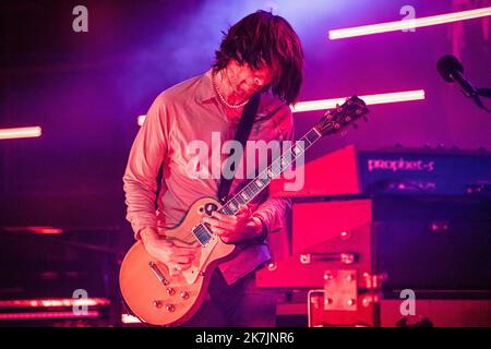 ©Simon Becker / Le Pictorium/MAXPPP - Montreux 12/07/2022 Simon Becker / Le Pictorium - 12/7/2022 - Suisse / Lac Leman / Montreux - Le groupe britannique The Smile, avec Thom Yorke et Jonny Greenwood de Radiohead et Tom Skinner a la batterie, en concert a Montreux le 12 juillet 2022. / 12/7/2022 - Schweiz / Genfersee / Montreux - die britische Band The Smile, mit Thom Yorke und Jonny Greenwood von Radiohead Fame und Tom Skinner am Schlagzeug, tritt am 12. Juli 2022 live in Montreux auf Stockfoto