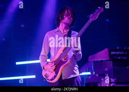 ©Simon Becker / Le Pictorium/MAXPPP - Montreux 12/07/2022 Simon Becker / Le Pictorium - 12/7/2022 - Suisse / Lac Leman / Montreux - Le groupe britannique The Smile, avec Thom Yorke et Jonny Greenwood de Radiohead et Tom Skinner a la batterie, en concert a Montreux le 12 juillet 2022. / 12/7/2022 - Schweiz / Genfersee / Montreux - die britische Band The Smile, mit Thom Yorke und Jonny Greenwood von Radiohead Fame und Tom Skinner am Schlagzeug, tritt am 12. Juli 2022 live in Montreux auf Stockfoto