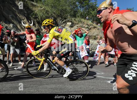 ©PHOTOPQR/LE COURRIER PICARD/HASLIN ; Alpe d'huez ; 14/07/2022 ; 14/07/22 Tour de France 12eme etape Briancon - l'Alpe d'Huez Jonas VINGEGAARD (Jumbo) Foto Fred Haslin die 109. Ausgabe der Tour de France Radrennen findet statt von 01 bis 24 Juli 2022 - - Stockfoto