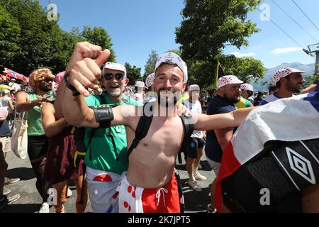 ©PHOTOPQR/LE COURRIER PICARD/HASLIN ; Alpe d'huez ; 14/07/2022 ; 14/07/22 Tour de France 12eme etape Briancon - l'Alpe d'Huez Ambiente Foto Fred Haslin - die 109. Ausgabe der Tour de France Radrennen findet statt von 01 bis 24 Juli 2022 - Stockfoto