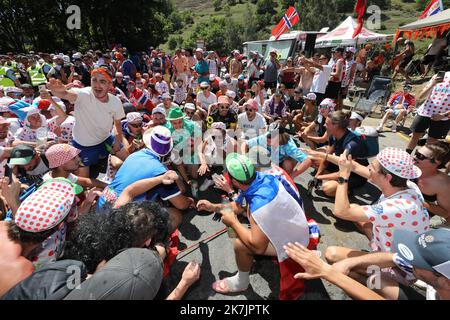 ©PHOTOPQR/LE COURRIER PICARD/HASLIN ; Alpe d'huez ; 14/07/2022 ; 14/07/22 Tour de France 12eme etape Briancon - l'Alpe d'Huez Ambiente Foto Fred Haslin - die 109. Ausgabe der Tour de France Radrennen findet statt von 01 bis 24 Juli 2022 - Stockfoto