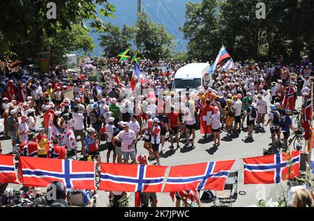 ©PHOTOPQR/LE COURRIER PICARD/HASLIN ; Alpe d'huez ; 14/07/2022 ; 14/07/22 Tour de France 12eme etape Briancon - l'Alpe d'Huez Ambiente Foto Fred Haslin - die 109. Ausgabe der Tour de France Radrennen findet statt von 01 bis 24 Juli 2022 - Stockfoto