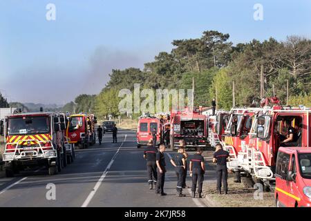 â©PHOTOPQR/Sud OUEST/Laurent Theillet ; La Teste-de-Buch ; 13/07/2022 ; incendie feu de forets Ã La teste Cazaux. La Teste le 15 juillet 2022. Foto Laurent Theillet / Sud Ouest - Feuer in Südfrankreich 15. Juli 2022 Stockfoto