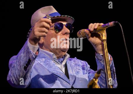 ©Simon Becker / Le Pictorium/MAXPPP - Montreux 15/07/2022 Simon Becker / Le Pictorium - 15/7/2022 - Suisse / Lac Leman / Montreux - Le musicien nord-irlandais Van Morrison en concert au Montreux Jazz Festival le 15 juillet 2022. / 15/7/2022 - Schweiz / Genfersee / Montreux - der nordirische Musiker Van Morrison tritt am 15. Juli 2022 beim Montreux Jazz Festival live auf Stockfoto