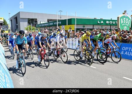 ©PHOTOPQR/LE PROGRES/Rémy PERRIN - Saint-Étienne 16/07/2022 - Tour de France 2022 -Tour de France 2022. 109E édition. Etape 14 entre Saint-Etienne et Mende. Départ devant le stade Geoffroy Guichard. Stockfoto