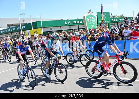 ©PHOTOPQR/LE PROGRES/Rémy PERRIN - Saint-Étienne 16/07/2022 - Tour de France 2022 -Tour de France 2022. 109E édition. Etape 14 entre Saint-Etienne et Mende. Départ devant le stade Geoffroy Guichard. Stockfoto