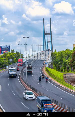 Meine Thuan-Brücke, Vinh Long, Vietnam. Vinh lange Brücke ist berühmte Brücke in mekong Delta, Vietnam. Stockfoto