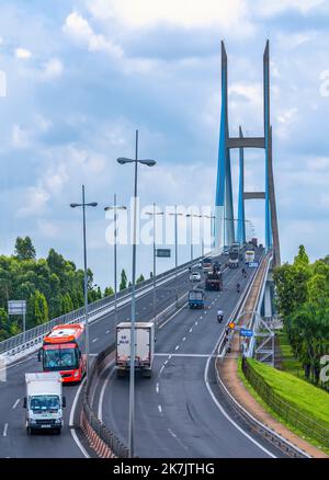 Meine Thuan-Brücke, Vinh Long, Vietnam. Vinh lange Brücke ist berühmte Brücke in mekong Delta, Vietnam. Stockfoto