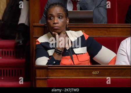 ©Julien Mattia / Le Pictorium/MAXPPP - Paris 20/07/2022 Julien Mattia / Le Pictorium - 20/7/2022 - Frankreich / Ile-de-France / Paris - Rachel Keke, deputee du Val-de-Marne, 7e circoncription, La France insoumise - Nouvelle Union Populaire ecologique et sociale lors des Questions au Gouvernement du 19 Juillet 2022. / 20/7/2022 - Frankreich / Ile-de-France (Region) / Paris - Rachel Keke, Abgeordnete für Val-de-Marne, 7. Wahlkreis, La France insoumise - Nouvelle Union Populaire ecologique et sociale während der Regierungsfragen am 19. Juli 2022. Stockfoto