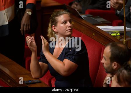 ©Julien Mattia / Le Pictorium/MAXPPP - Paris 20/07/2022 Julien Mattia / Le Pictorium - 20/7/2022 - Frankreich / Ile-de-France / Paris - Mathilde Panot Val-de-Marne (10e Umschreibung) La France insoumise - Nouvelle Union Populaire ecologique et sociale lors des Questions au Gouvernement du 19 Juillet 2022. / 20/7/2022 - Frankreich / Ile-de-France (Region) / Paris - Mathilde Panot Val-de-Marne (10. Wahlkreis) La France insoumise - Nouvelle Union Populaire ecologique et sociale während der Anfragen an die Regierung am 19. Juli 2022. Stockfoto