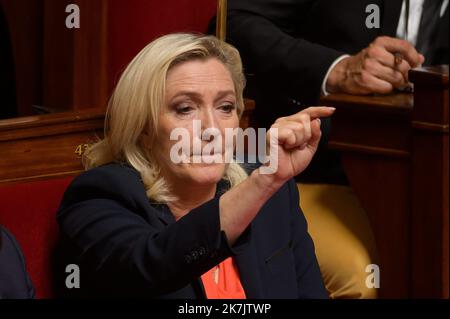 ©Julien Mattia / Le Pictorium/MAXPPP - Paris 20/07/2022 Julien Mattia / Le Pictorium - 20/7/2022 - Frankreich / Ile-de-France / Paris - Marine Le Pen, Depute du Pas-de-Calais, 11e circoncription, Rassemblement National Lors des Questions au Gouvernement du 19 Juillet 2022. / 20/7/2022 - Frankreich / Ile-de-France (Region) / Paris - Marine Le Pen, Parlamentsabgeordnete für Pas-de-Calais, 11. Wahlkreise, Rassemblement National während der Anfragen an die Regierung am 19. Juli 2022. Stockfoto