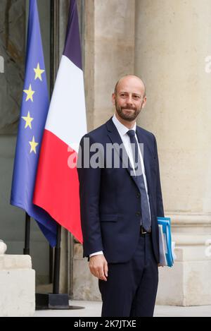 ©Thomas Padilla/MAXPPP - 20/07/2022 ; Paris, France ; SORTIE DU CONSEIL DES MINISTRES AU PALAIS DE L' ELYSEE. STANISLAS GUERINI, MINISTRE DE LA TRANSFORMATION ET DE LA FONCTION PUBLIQUES. Verlassen Sie die wöchentliche Kabinettssitzung am 20. Juli 2022 im Präsidentenpalast Elysee in Paris. Stockfoto