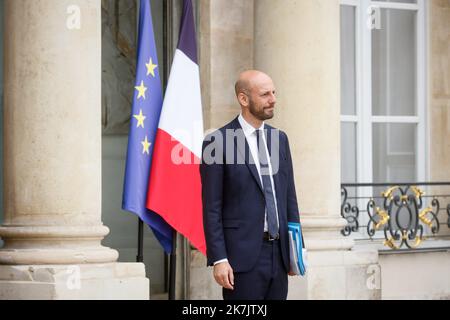 ©Thomas Padilla/MAXPPP - 20/07/2022 ; Paris, France ; SORTIE DU CONSEIL DES MINISTRES AU PALAIS DE L' ELYSEE. STANISLAS GUERINI, MINISTRE DE LA TRANSFORMATION ET DE LA FONCTION PUBLIQUES. Verlassen Sie die wöchentliche Kabinettssitzung am 20. Juli 2022 im Präsidentenpalast Elysee in Paris. Stockfoto