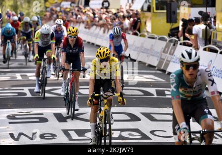 ©PHOTOPQR/LA DEPECHE DU MIDI/MARC SALVET ; CAHORS ; 22/07/2022 ; - DDM MARC SALVET - ARRIVEE DE VINGEGAARD CHRISTOPHE LAPORTE GAGNE A CAHORS die diesjährige Tour de France findet vom 01. Bis 24. Juli 2022 statt Stockfoto