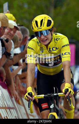 ©PHOTOPQR/L'EST REPUBLICAIN/ALEXANDRE MARCHI ; EPERNAY ; 26/07/2022 ; SPORT - CYCLISME - TOUR DE FRANKREICH FEMMES AVEC ZWIFT - 1 ERE EDITION - TDF FEMININ 2022 - ETAPE 3 - REIMS - EPERNAY - ARRIVEE. Epernay 26 juillet 2022. La Maillot Jaune Marianne VOS. FOTO Alexandre MARCHI. Stockfoto